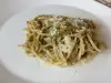 Spaghetti mit Pesto und Parmesan